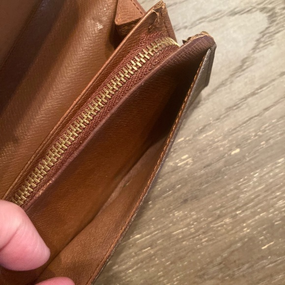 Authentic Louis Vuitton compact monogram wallet - Picture 11 of 14